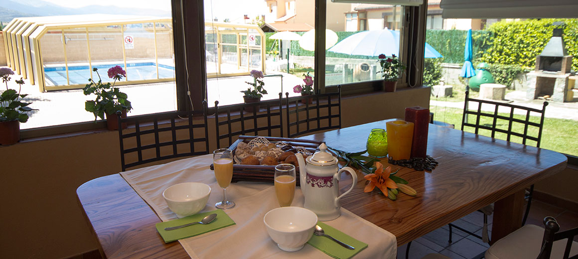 mesa-con-desayuno-el-balcon-de-pilatos